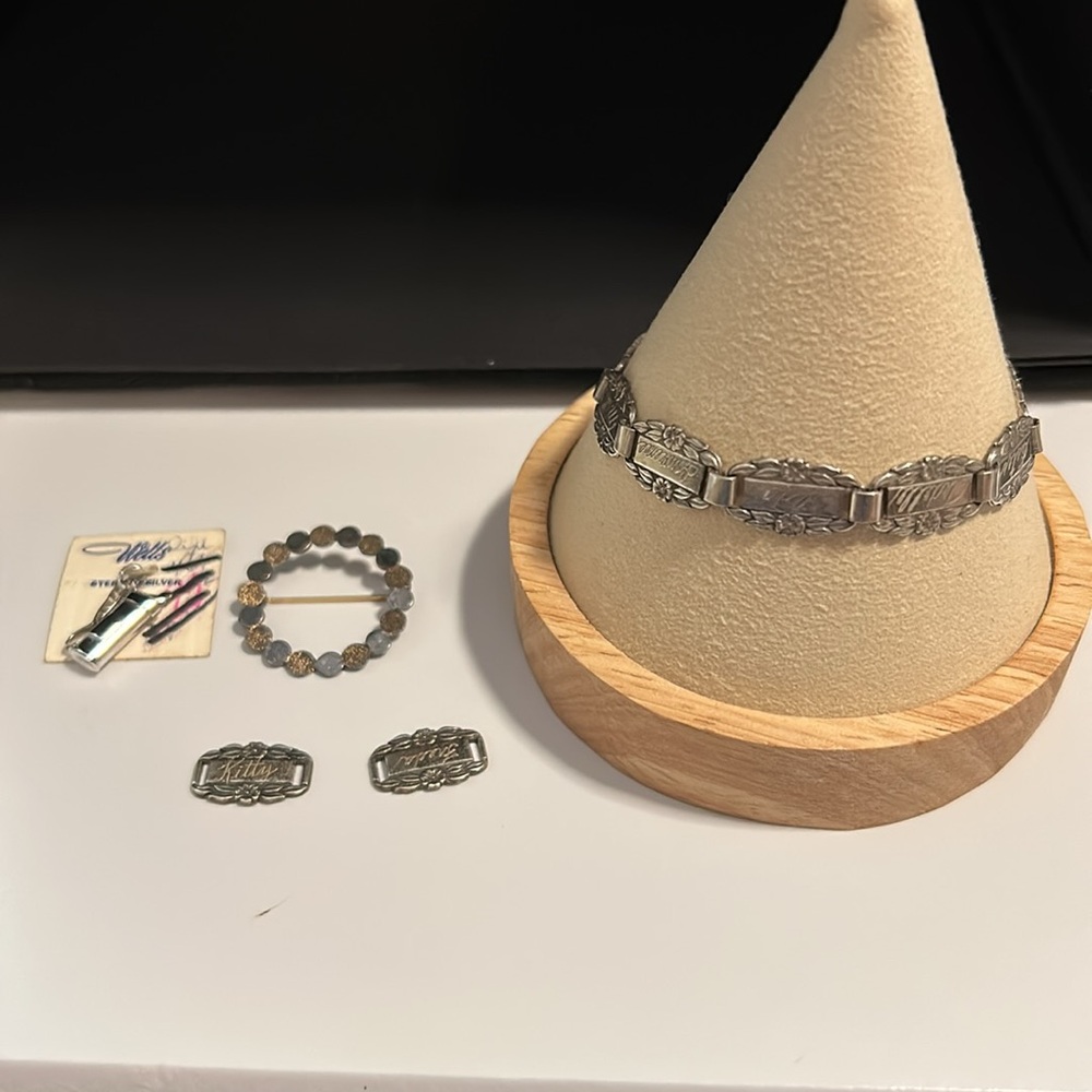 WWll era Forget-me-not bracelet, sterling. Lot with bracelet; 2 extra links +